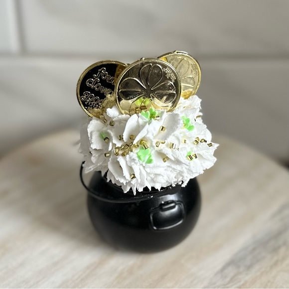 St. Patrick’s Day Toppers, Riser, and Decor - Picture 5 of 5